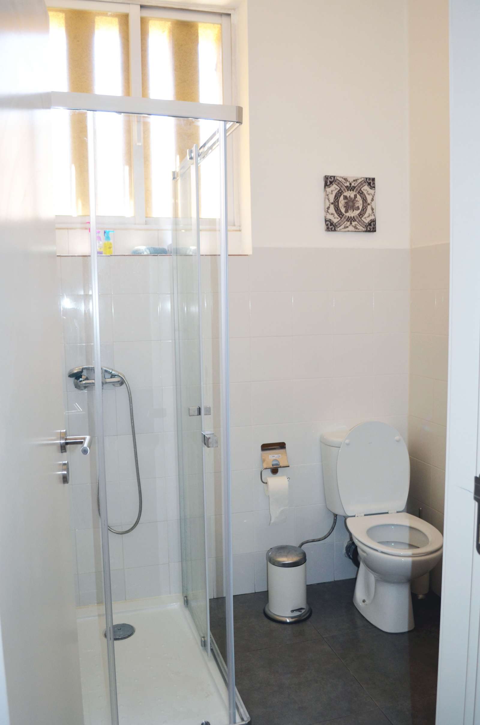 Double bed in Nice rooms for rent in 7-bedroom apartment near Nuno Álvares Garden