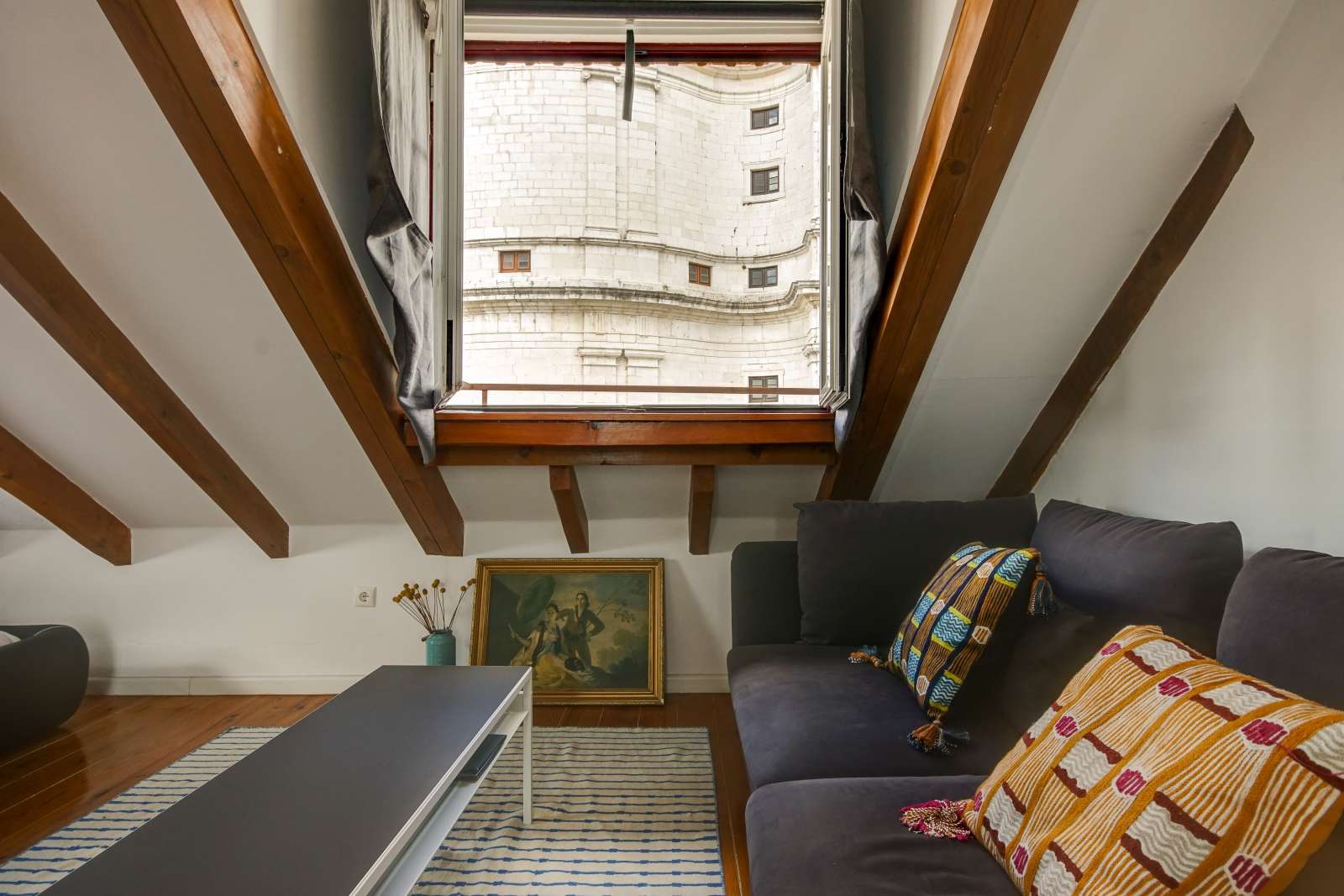 1-bedroom apartment for rent in Graça e São Vicente