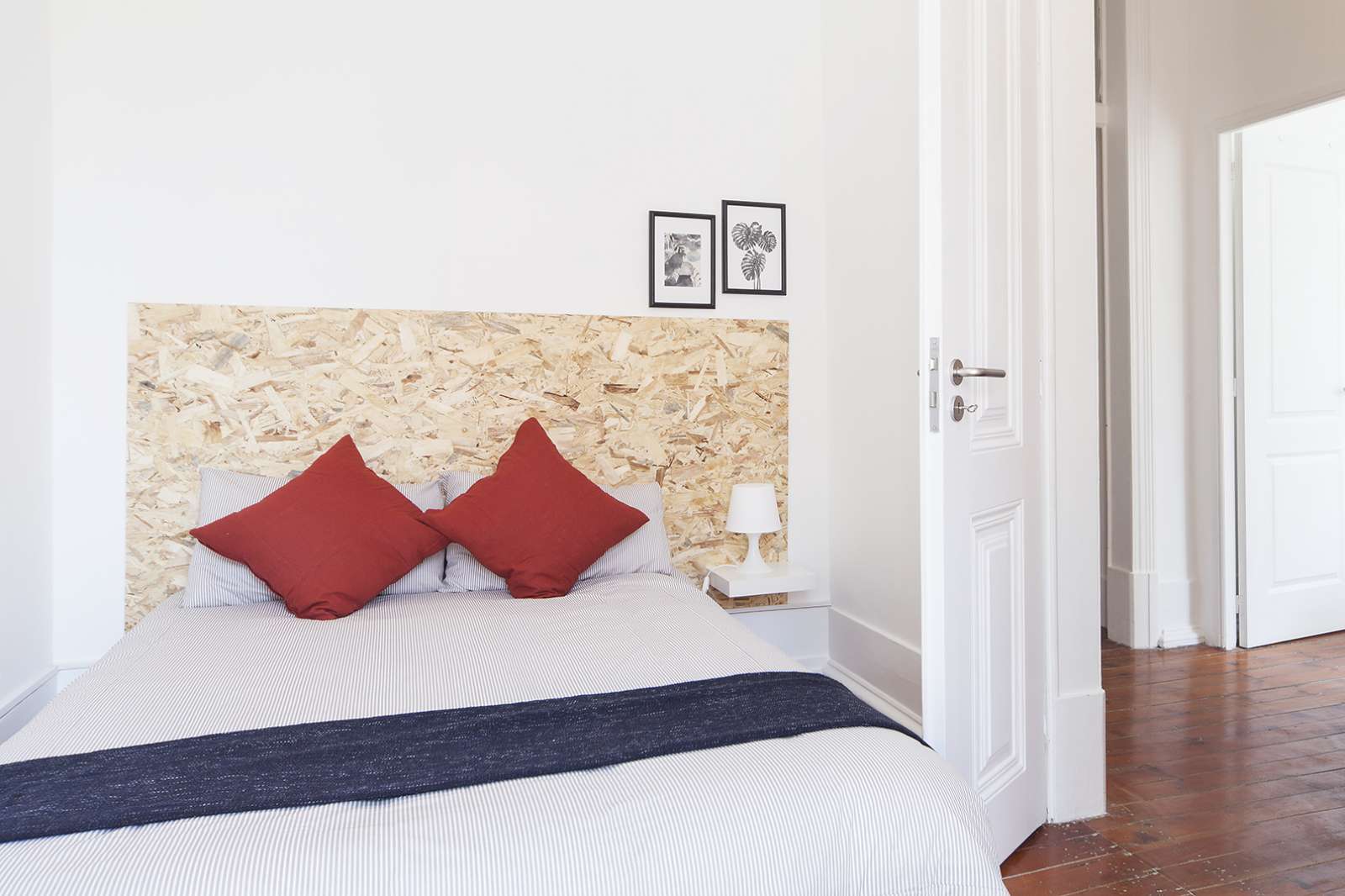 Double bed in Nice rooms for rent in 7-bedroom apartment near Nuno Álvares Garden