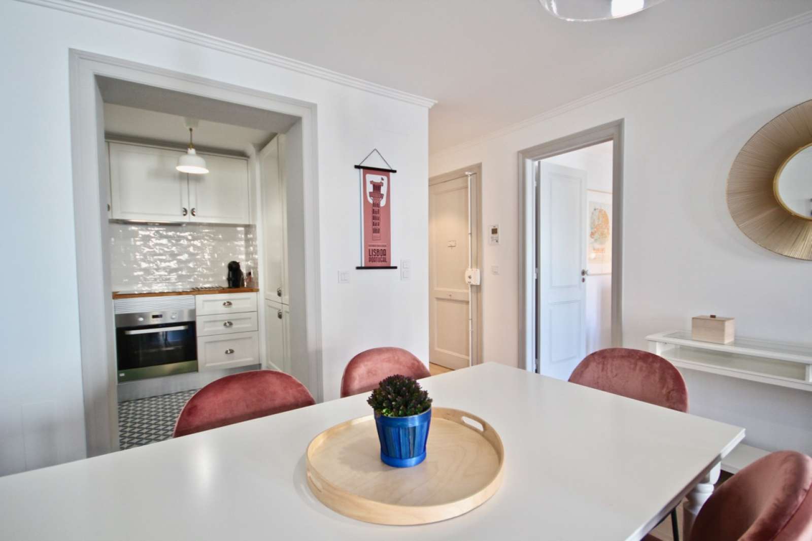 Excellent 2-bedroom apartment for rent near Hangar Art Gallery in Graça