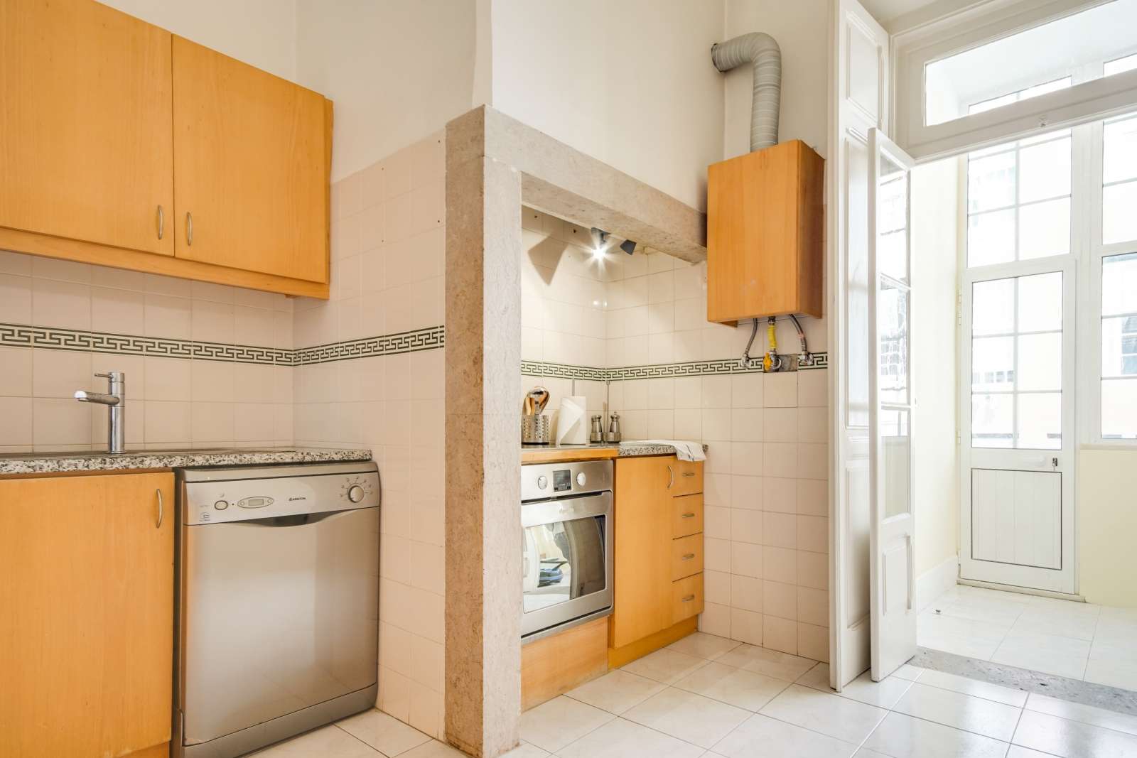 3-bedroom apartment for rent in Arroios