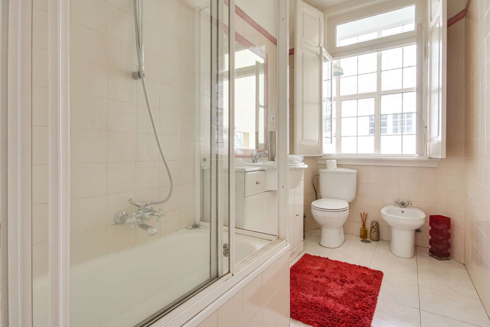 3-bedroom apartment for rent in Arroios