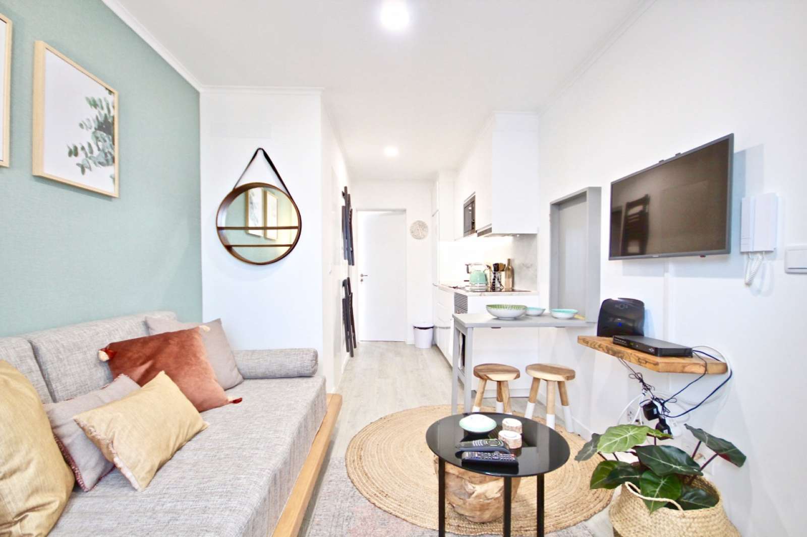 Stylish 1-bedroom apartment for rent in Alcântara