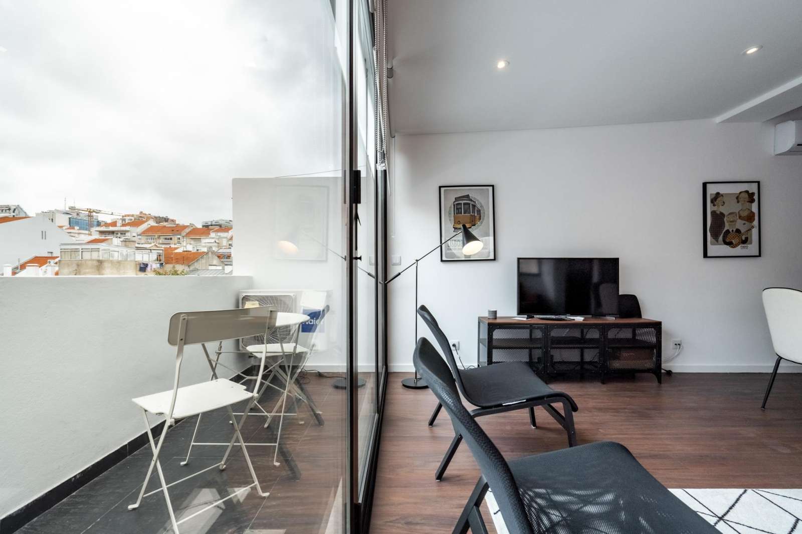 Fantastic 2-bedroom apartment for rent near Portuguese Cinematheque in Campo de Ourique