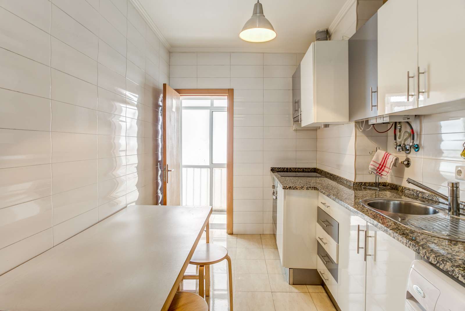 Double Bed in Rooms for rent in 6-bedroom apartment in Penha de França