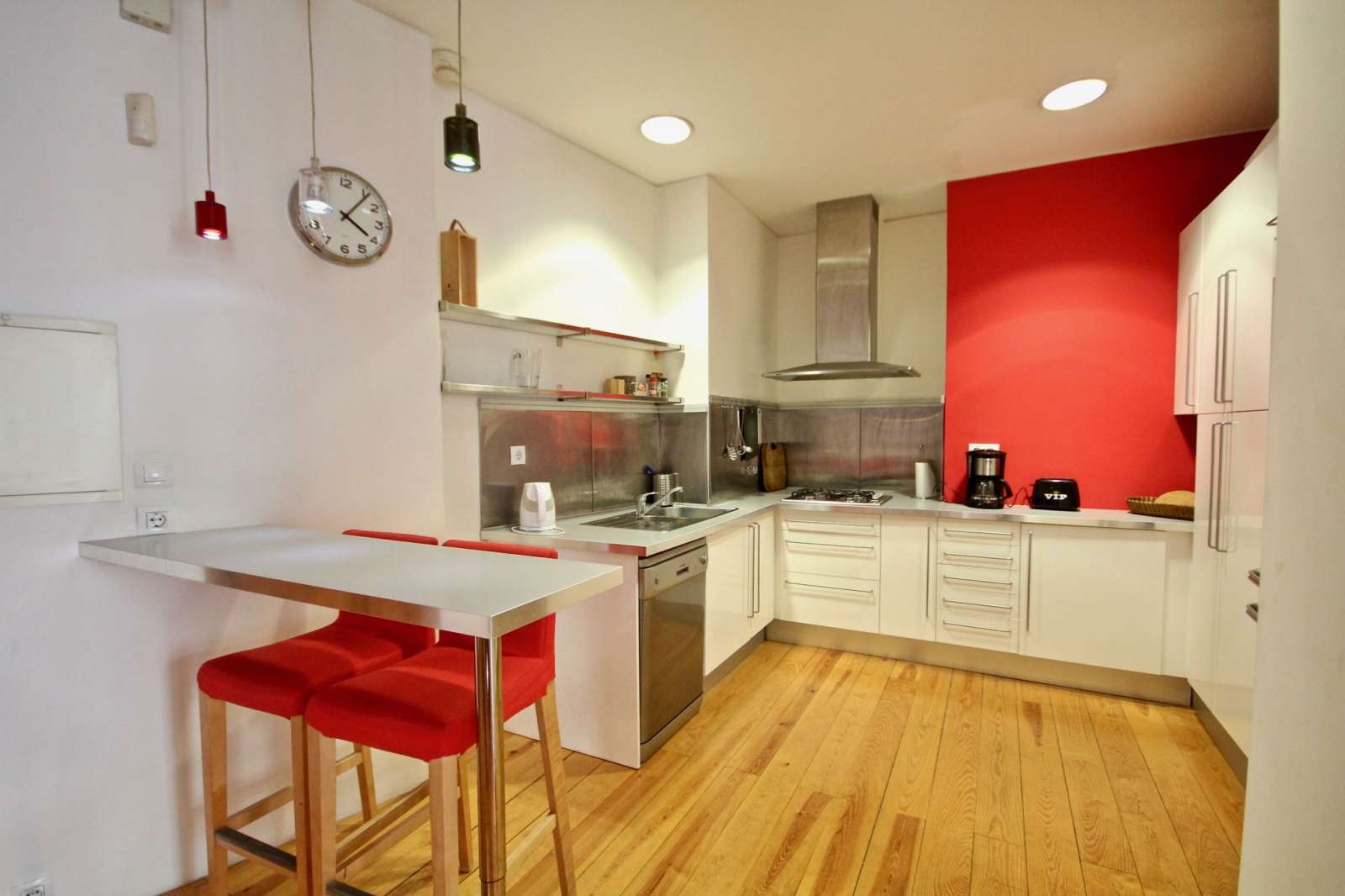 Charming 2-bedroom apartment with AC for rent near Metro in central Baixa-Chiado