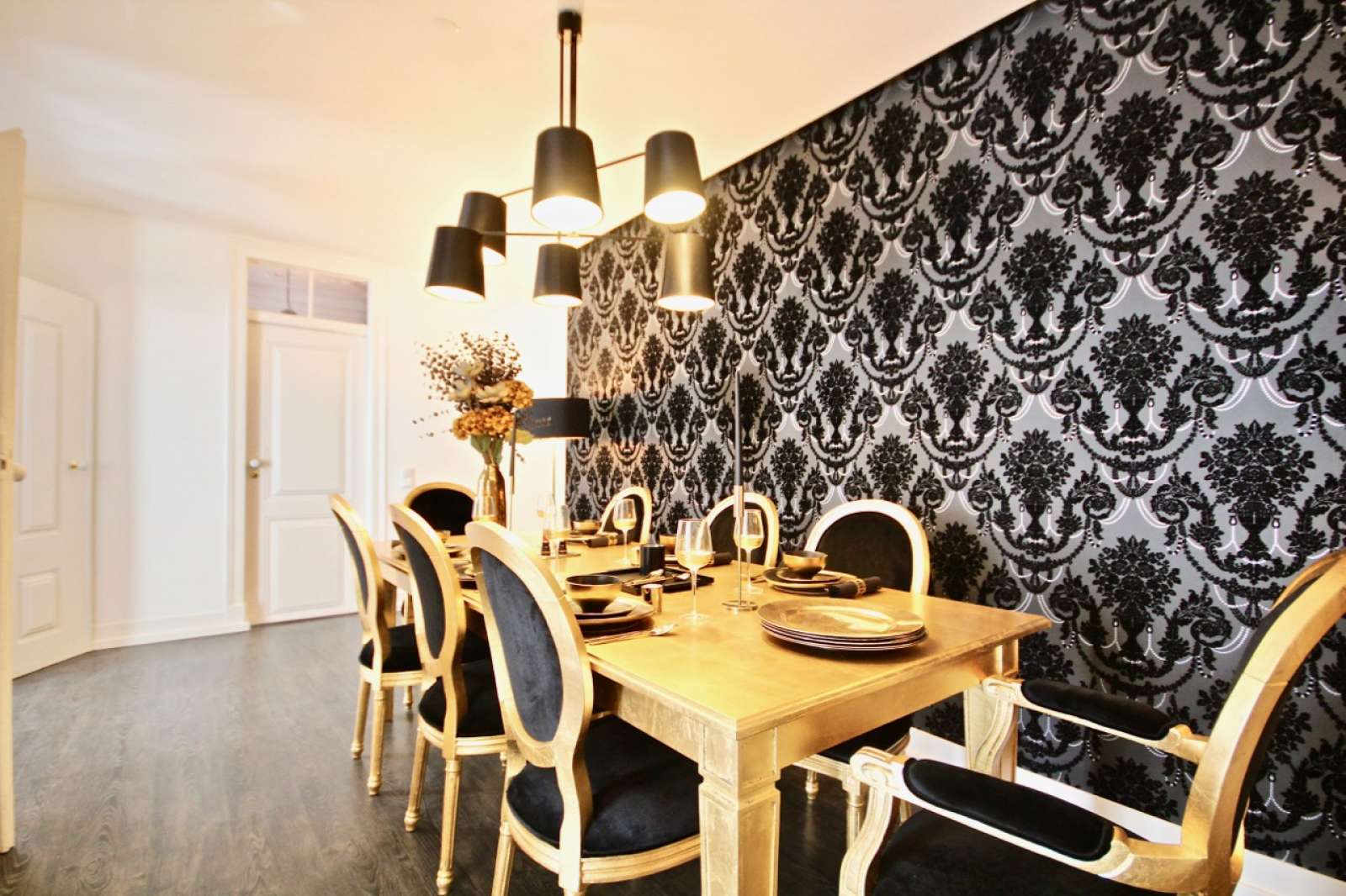 Chic 3-bedroom apartment for rent in Campolide