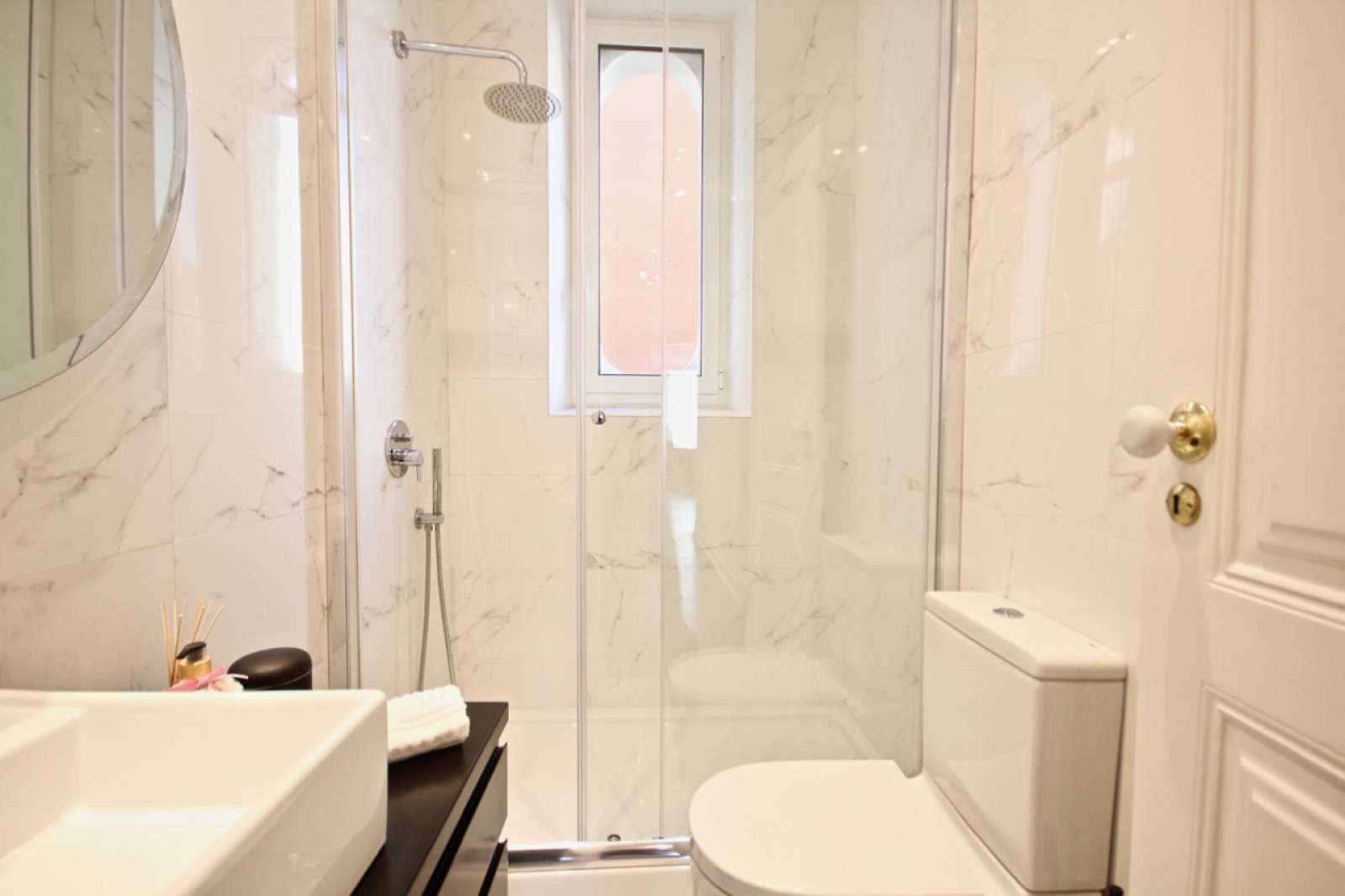 Chic 3-bedroom apartment for rent in Campolide