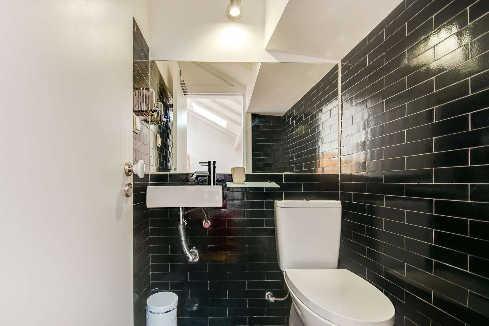 Attractive 2-bedroom apartment for rent close to Museum of Ethnology in Ajuda