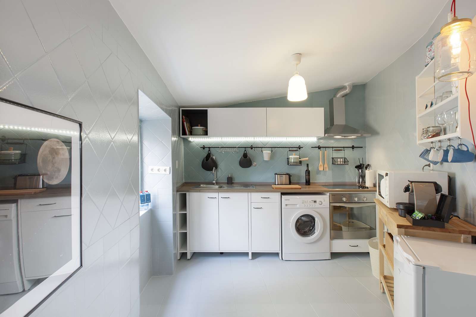 Large and Sunny Room For Rent In Amadora