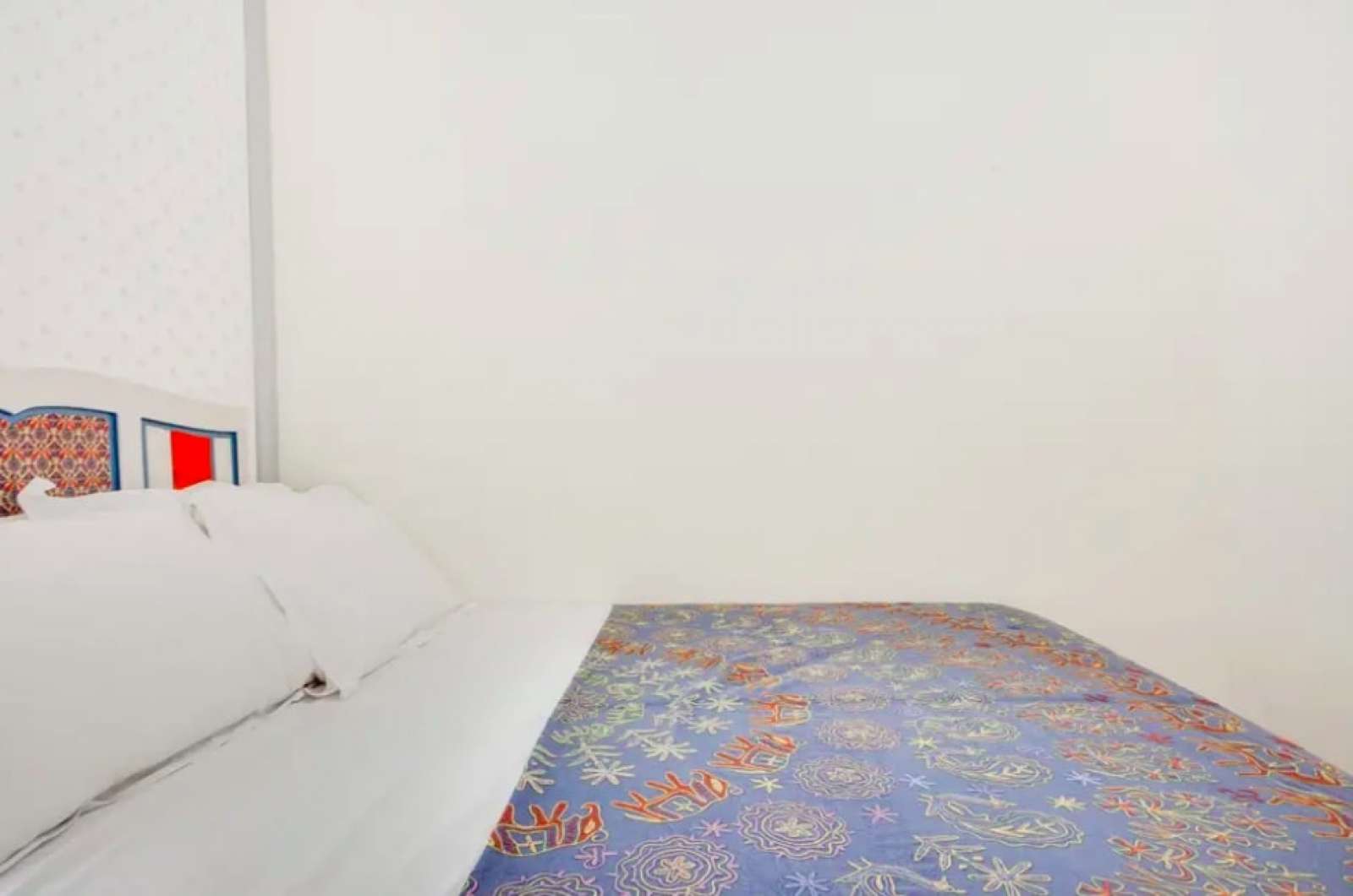 Colorful 2-bedroom apartment for rent near Teatro Taborda in Mouraria