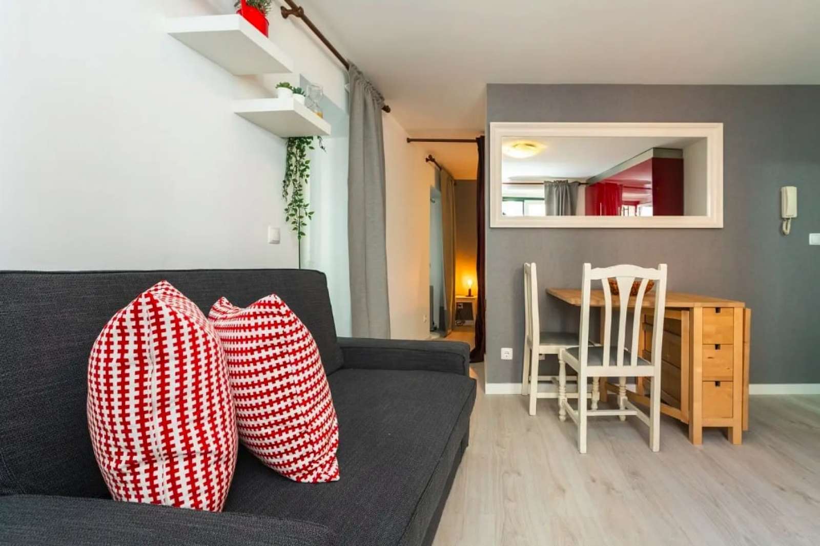 Cute 1-bedroom apartment for rent in Castelo