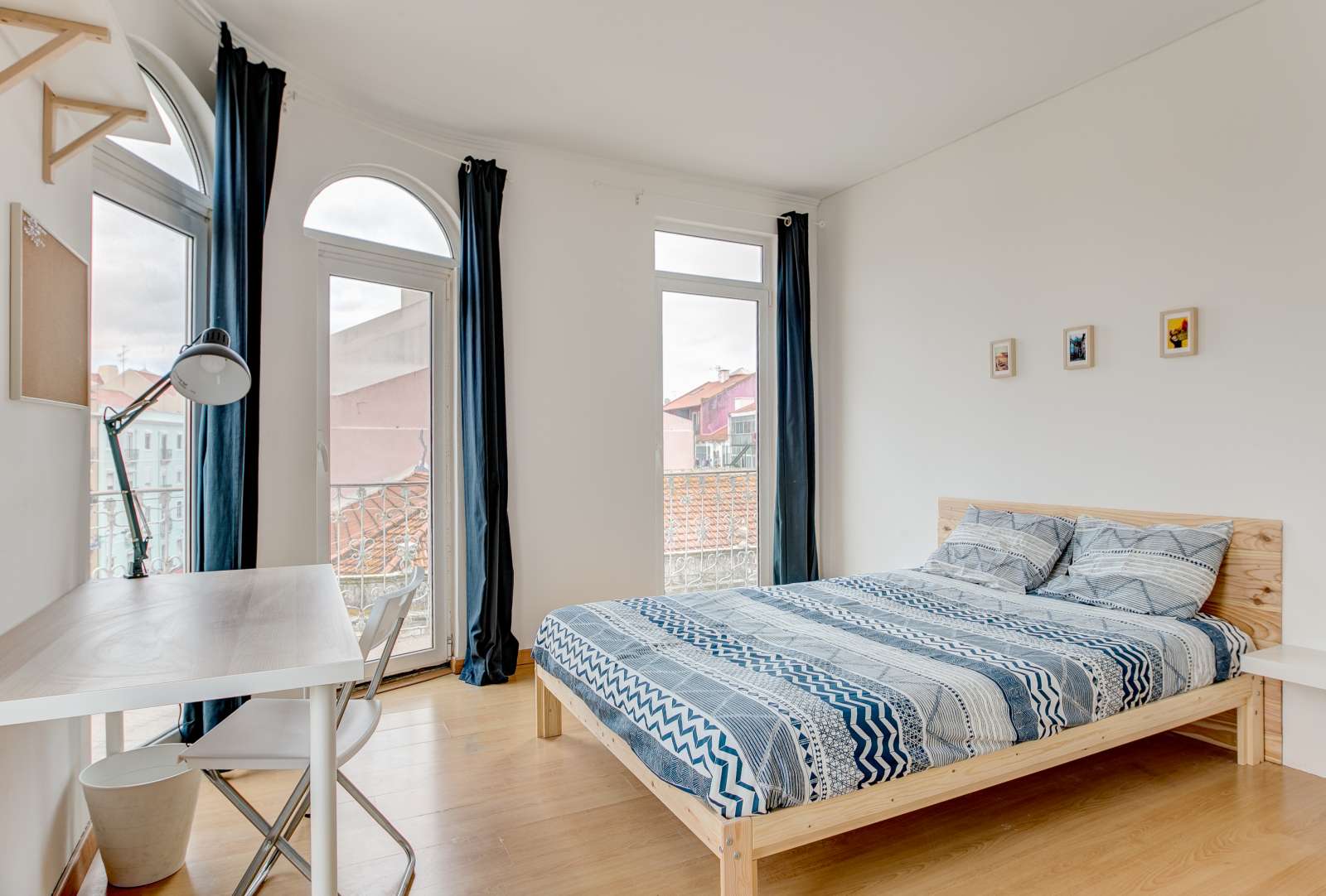 Double Bed in Rooms for rent in 6-bedroom apartment in Penha de França