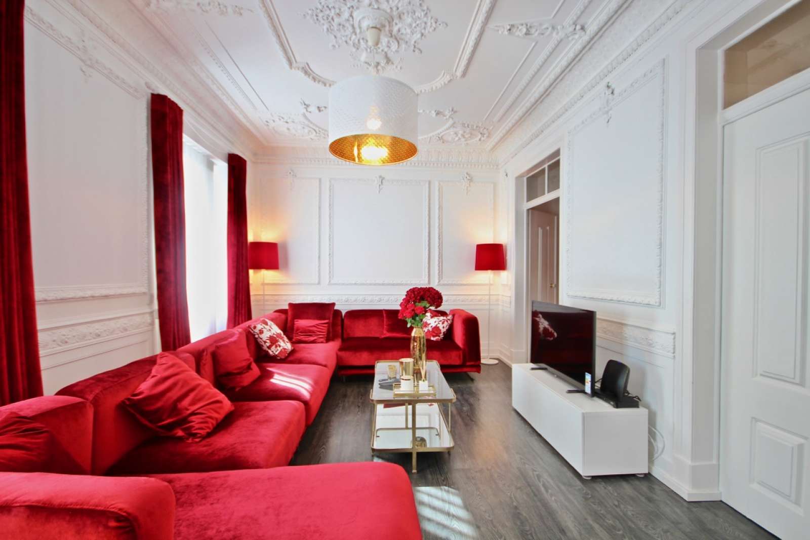 Chic 3-bedroom apartment for rent in Campolide