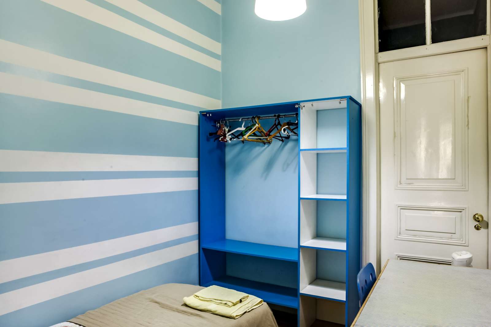 Single Bed in Rooms for rent in 6-bedroom apartment in Estrela