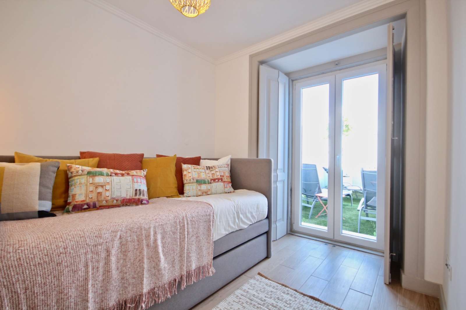 Excellent 2-bedroom apartment for rent near Hangar Art Gallery in Graça