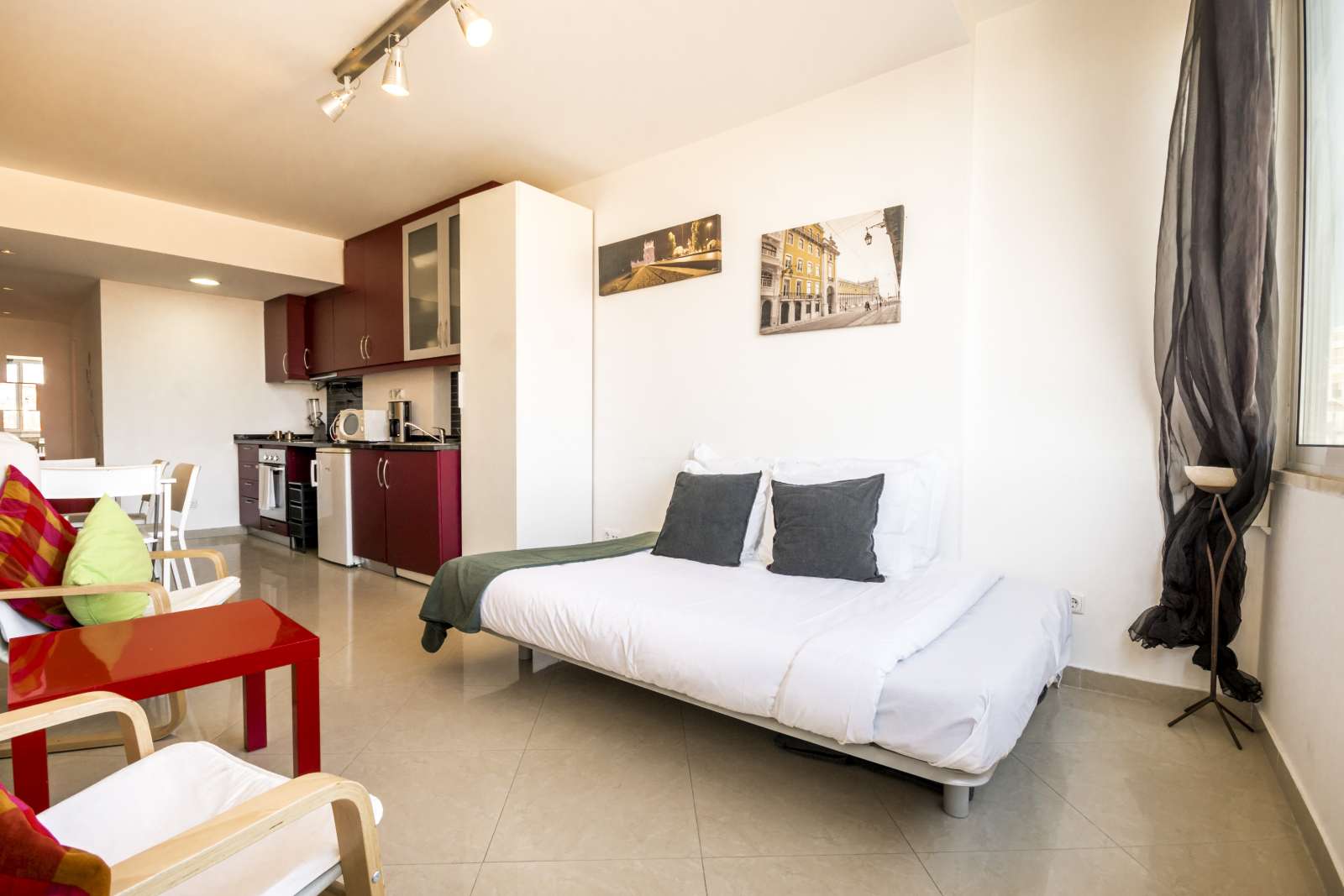 2-bedroom apartment for rent in Graça e São Vicente