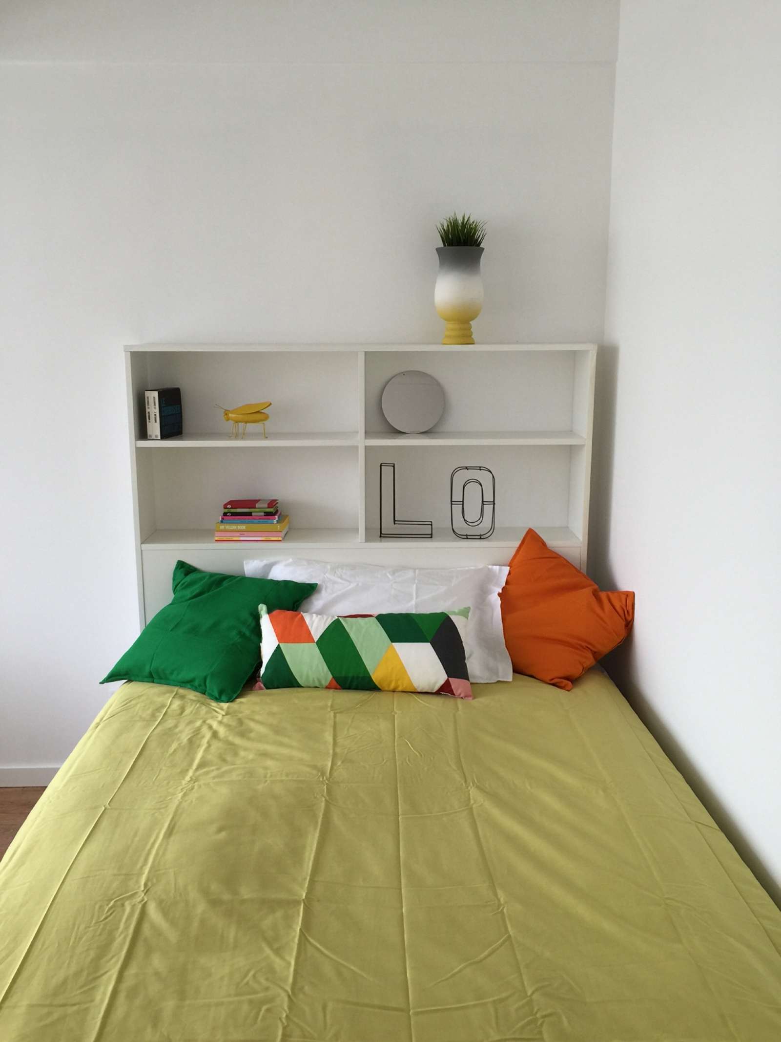 Double bed in Rooms for rent in 5-bedroom apartment near National Library of Portugal in Alvalade