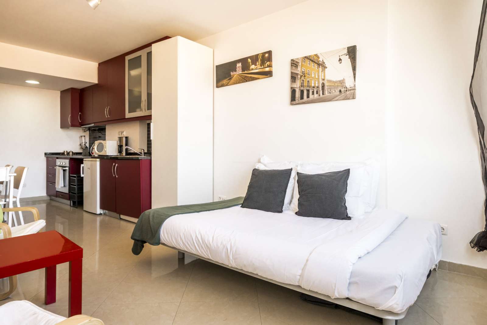 2-bedroom apartment for rent in Graça e São Vicente