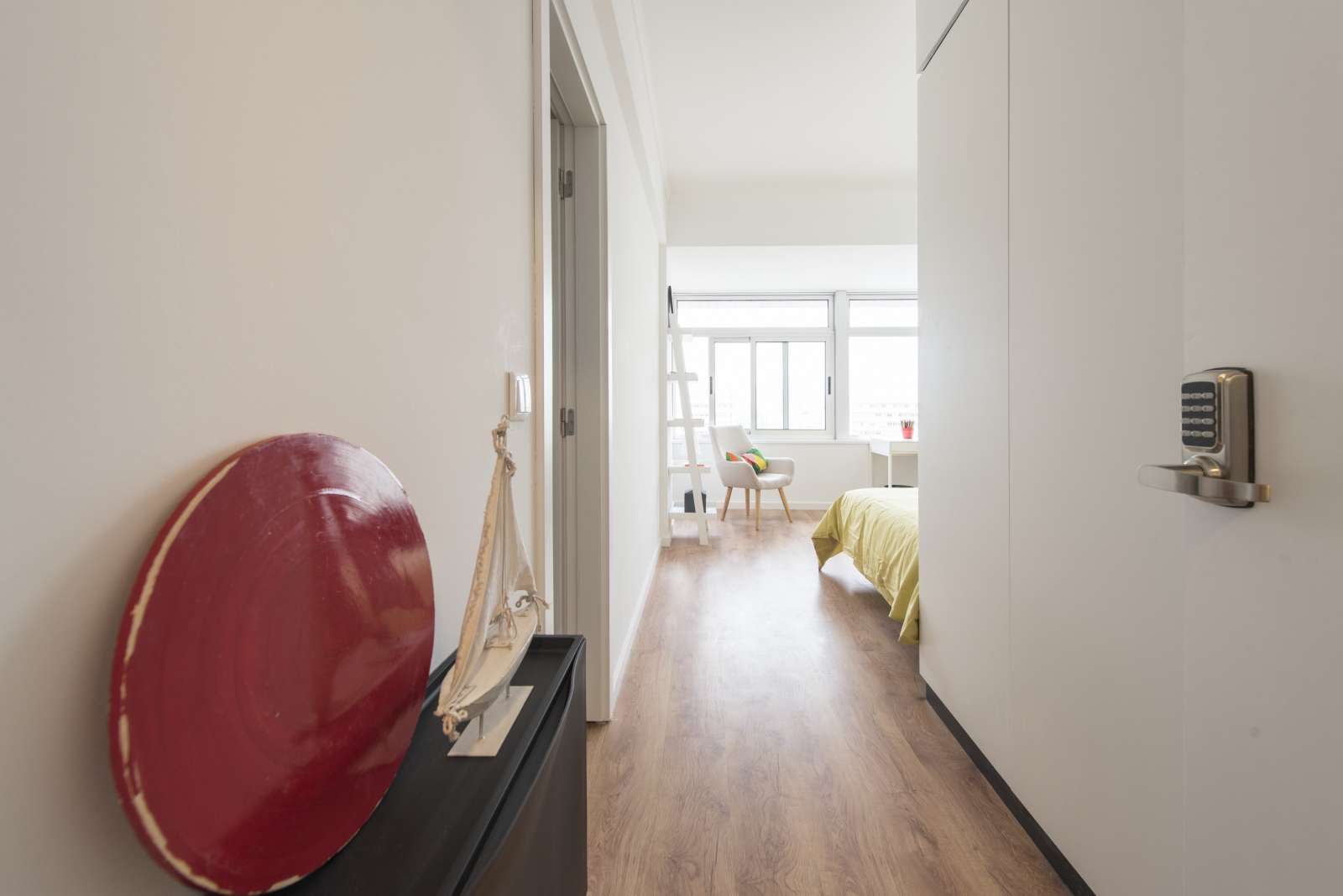 Double bed in Rooms for rent in 5-bedroom apartment near National Library of Portugal in Alvalade