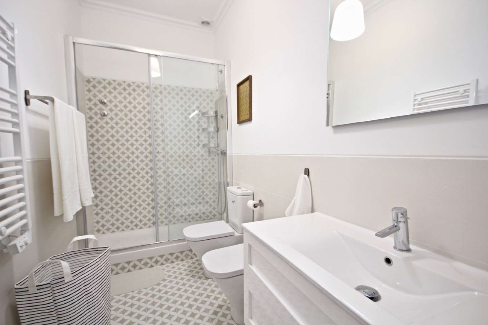 First-class 2-bedroom apartment for rent near Passevite Art Gallery in Arroios