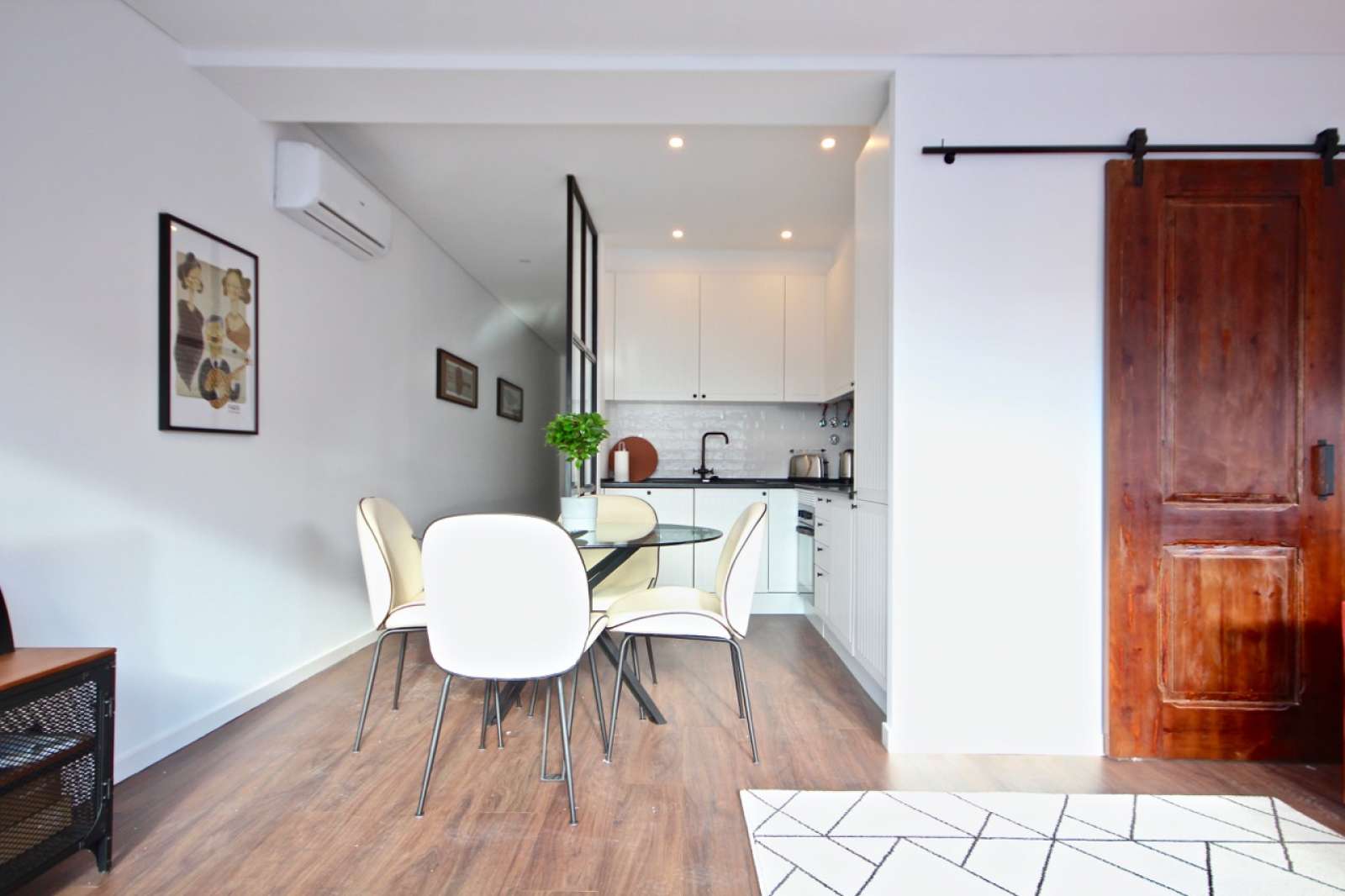 Fantastic 2-bedroom apartment for rent near Portuguese Cinematheque in Campo de Ourique