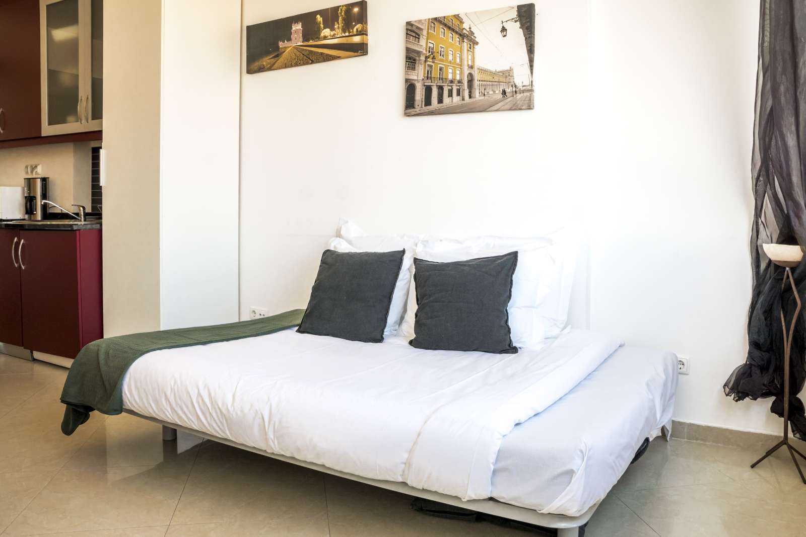 2-bedroom apartment for rent in Graça e São Vicente