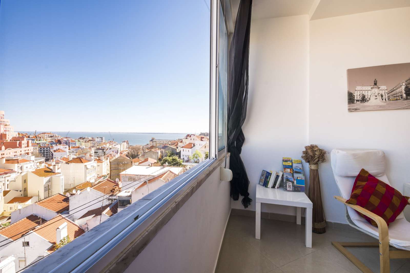 2-bedroom apartment for rent in Graça e São Vicente