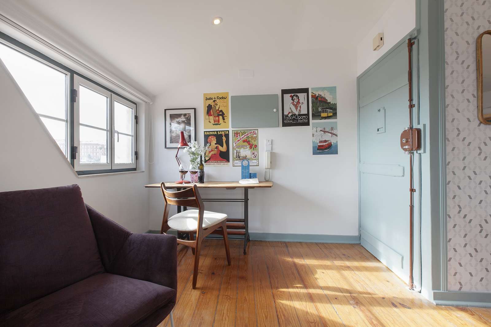 Large and Sunny Room For Rent In Amadora