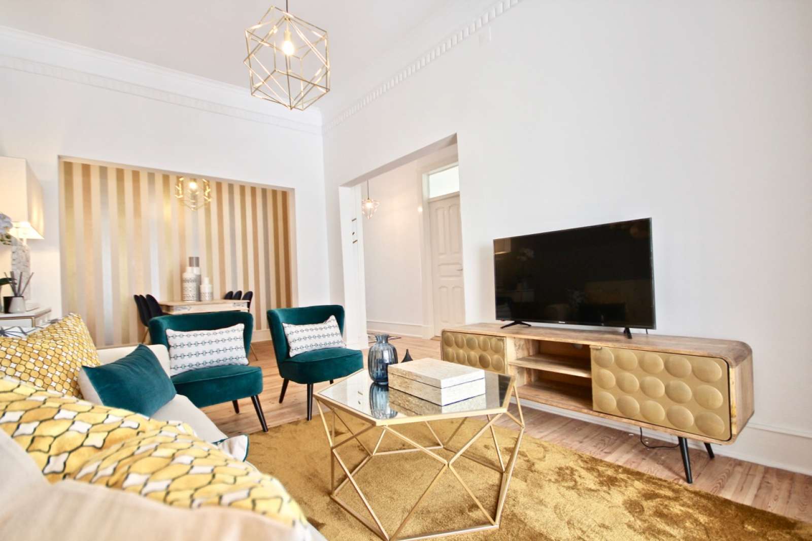 First-class 2-bedroom apartment for rent near Passevite Art Gallery in Arroios