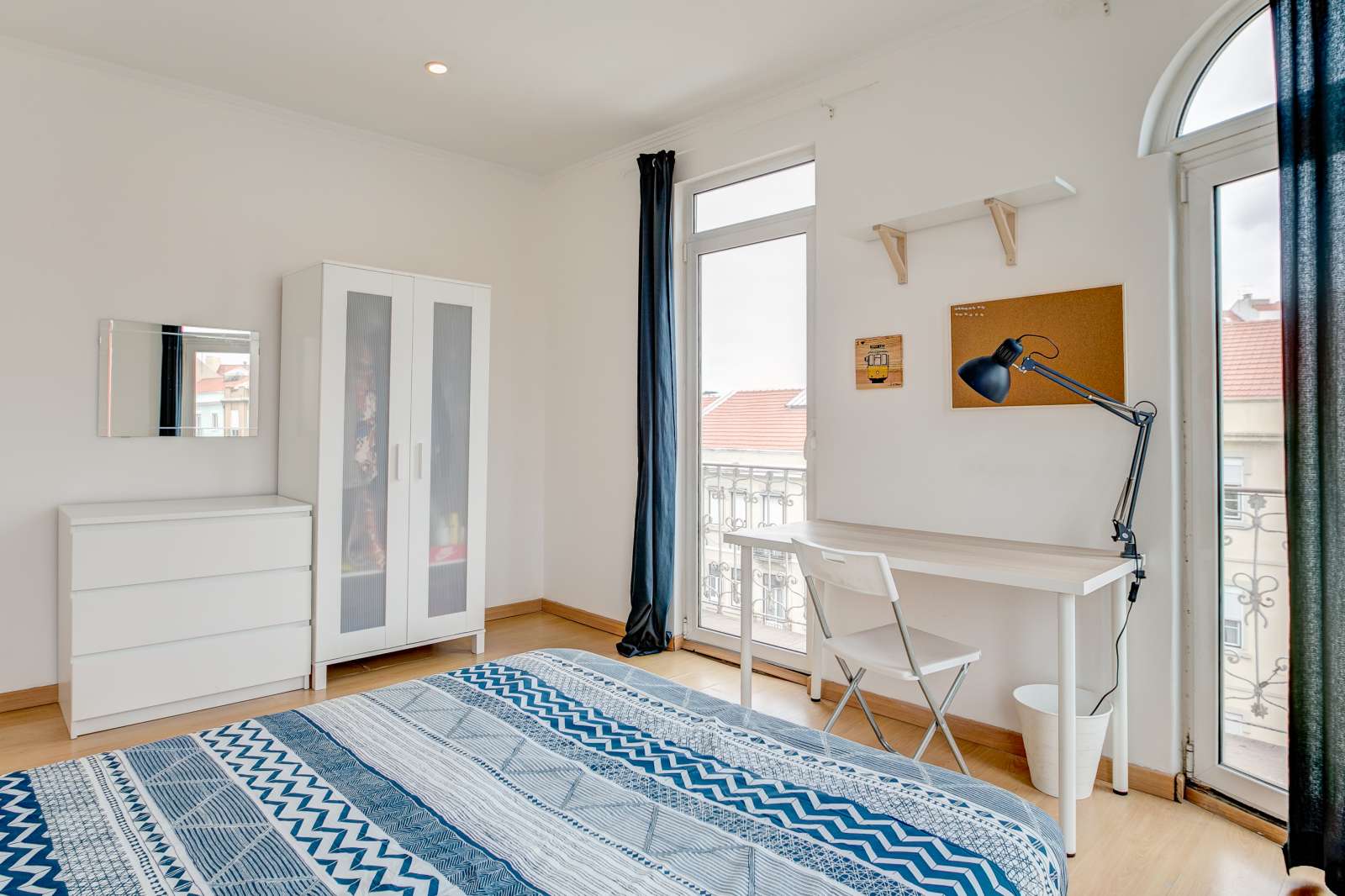 Double Bed in Rooms for rent in 6-bedroom apartment in Penha de França
