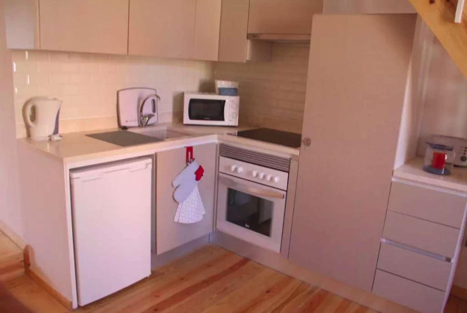 Cozy 2-bedroom apartment for rent close to Botanical Garden in Ajuda