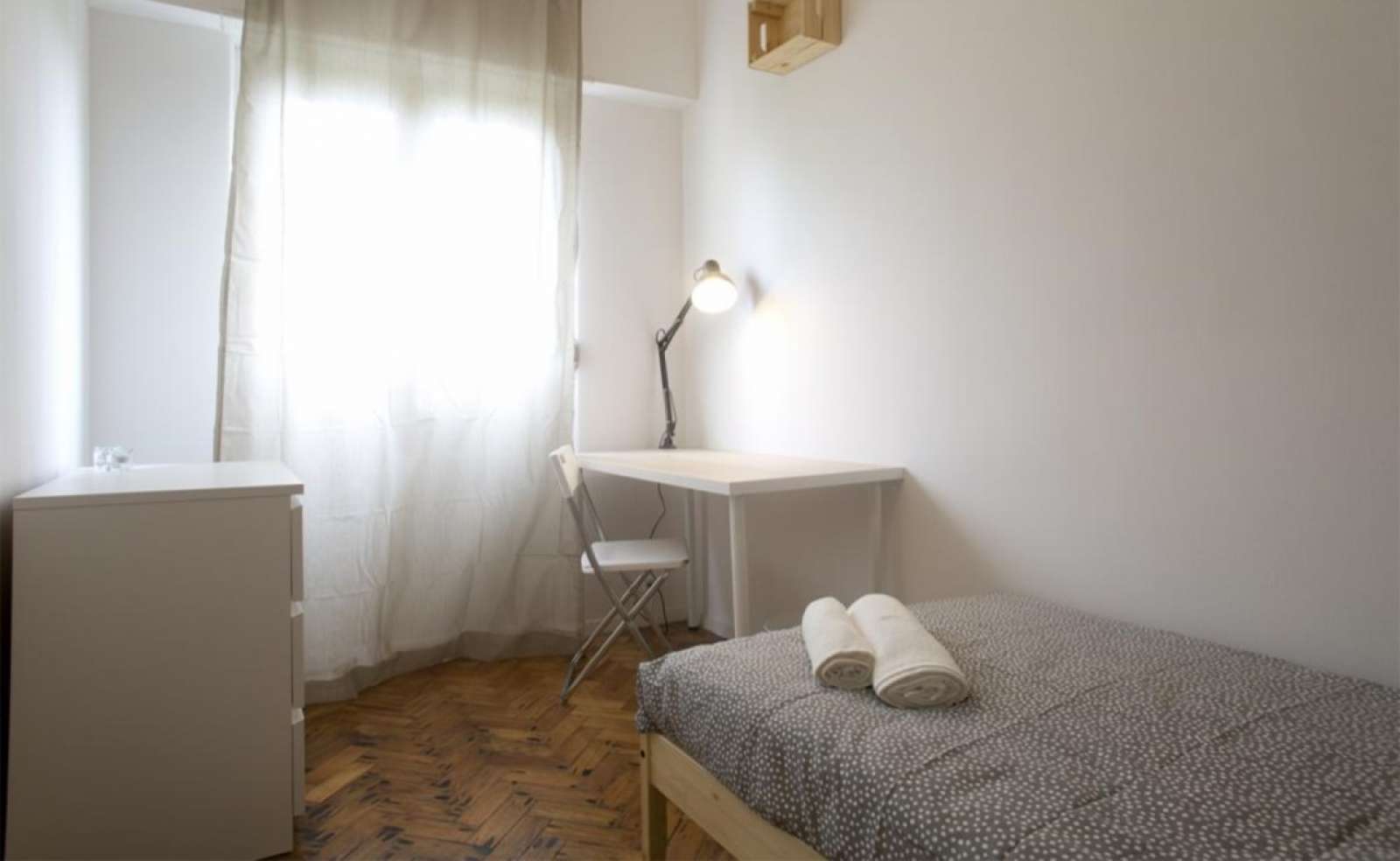 Rooms in 3-bedroom apartment with balcony and backyard