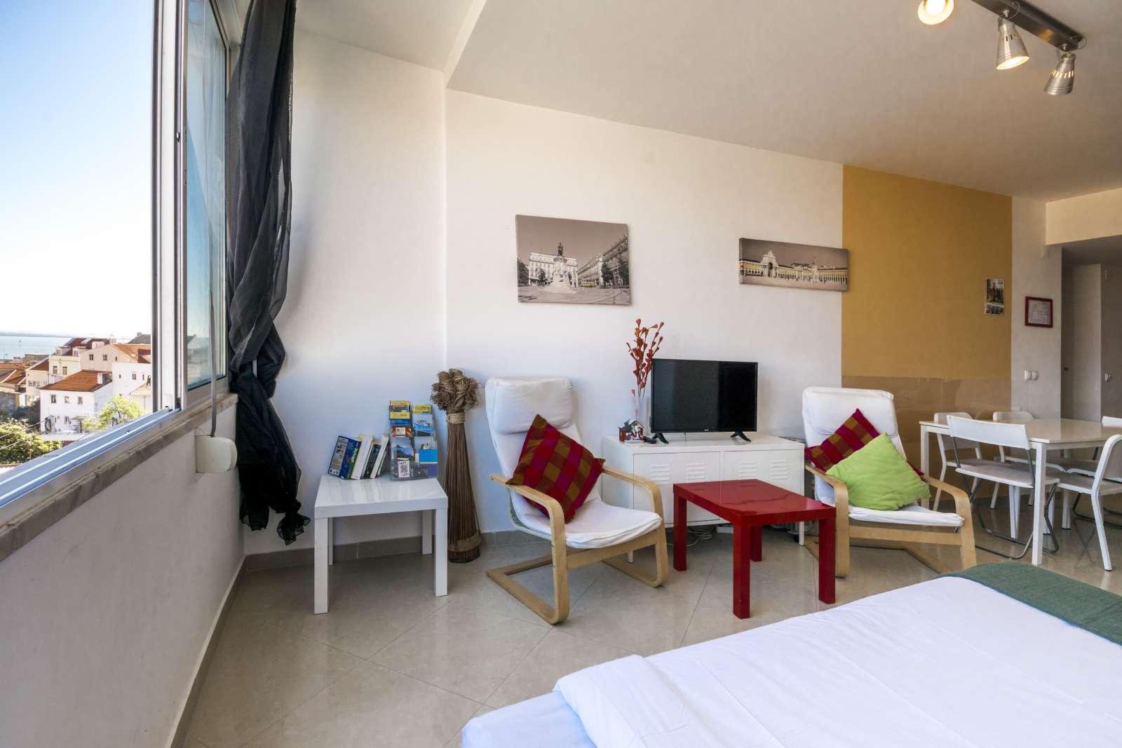 2-bedroom apartment for rent in Graça e São Vicente