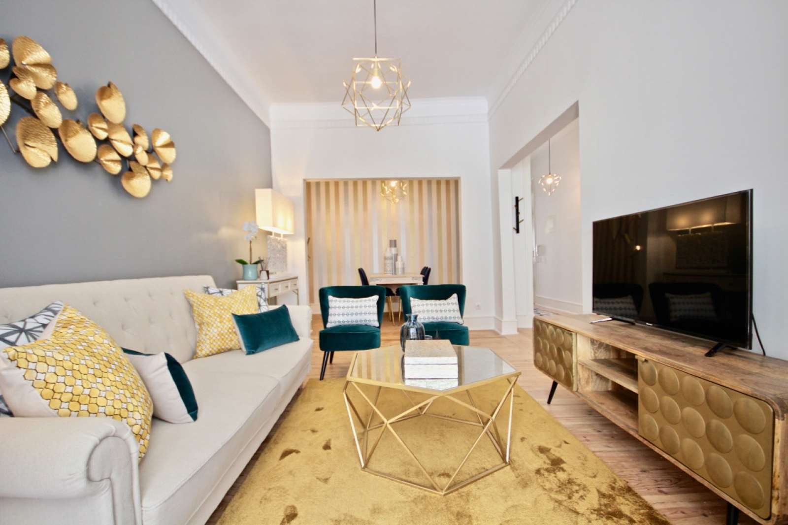 First-class 2-bedroom apartment for rent near Passevite Art Gallery in Arroios