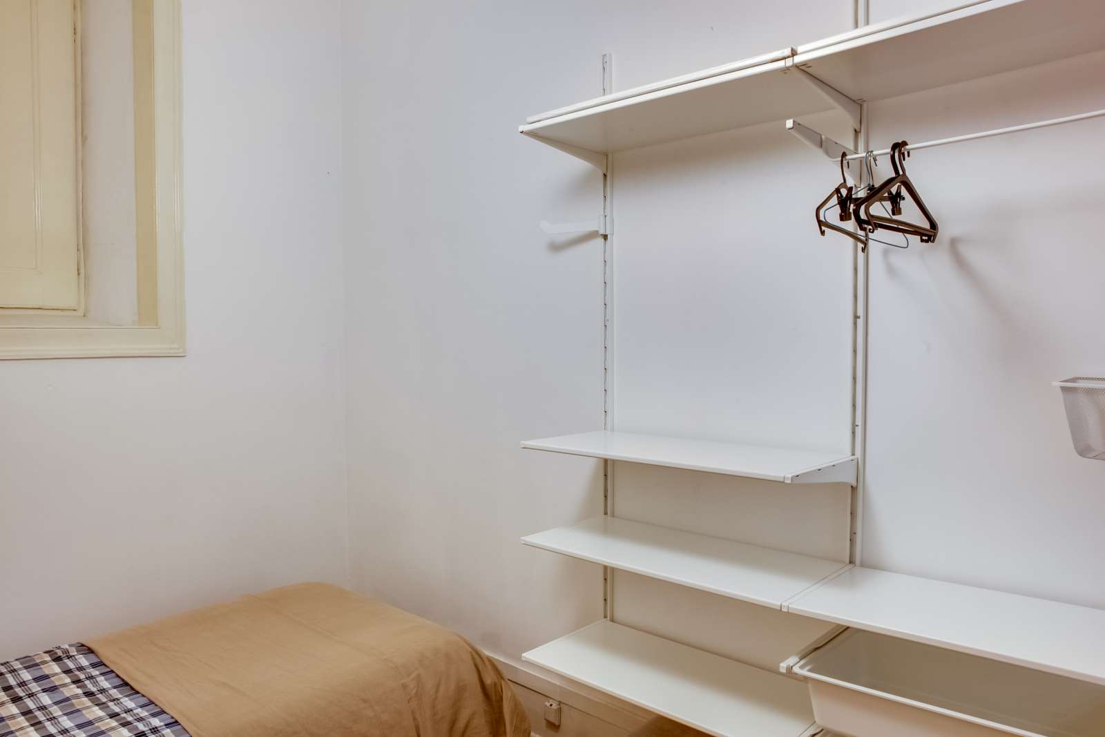 Single Bed in Rooms for rent in 6-bedroom apartment in Estrela