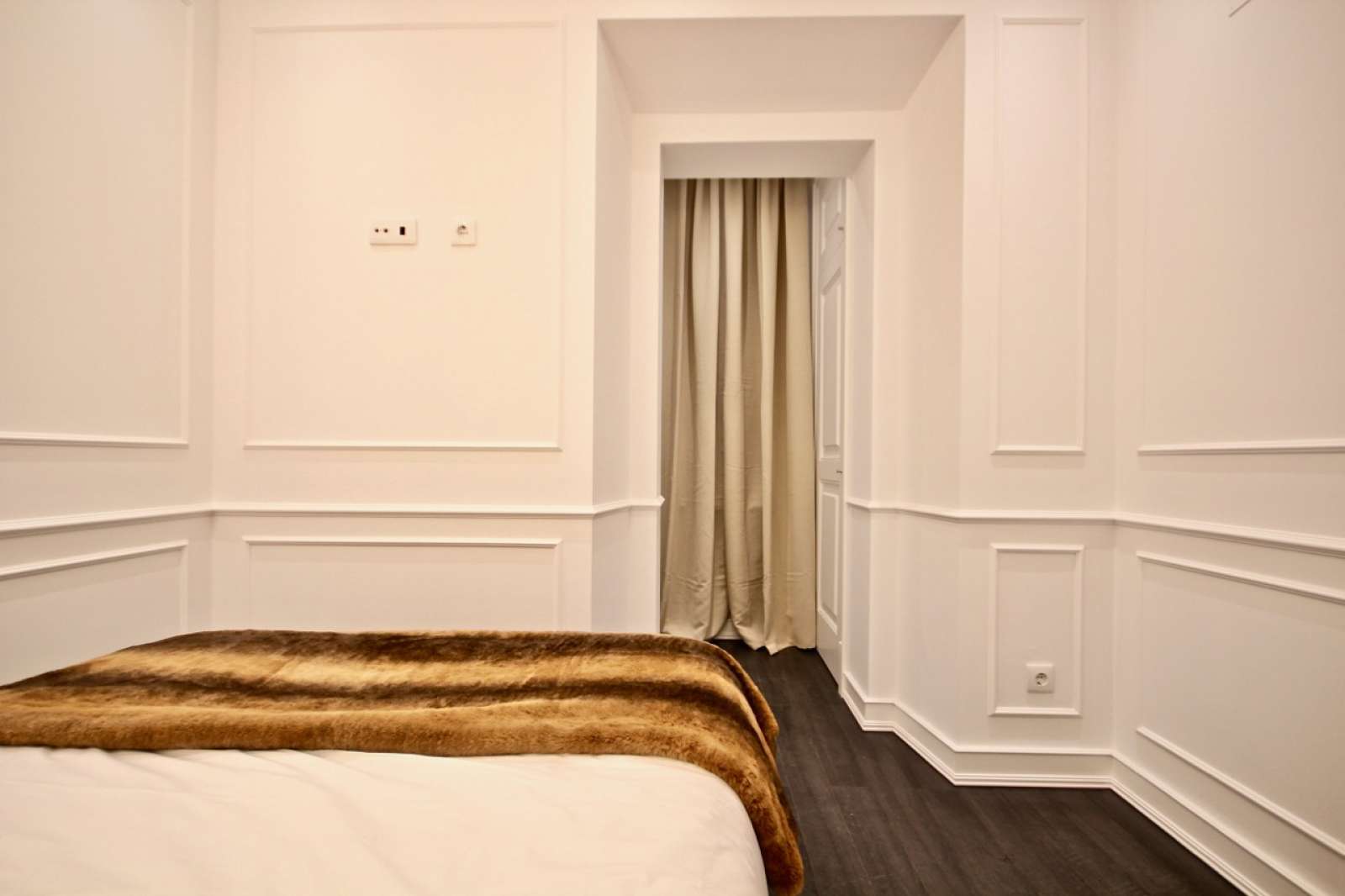 Spacious 2-bedroom apartment for rent in Estrela and Lapa