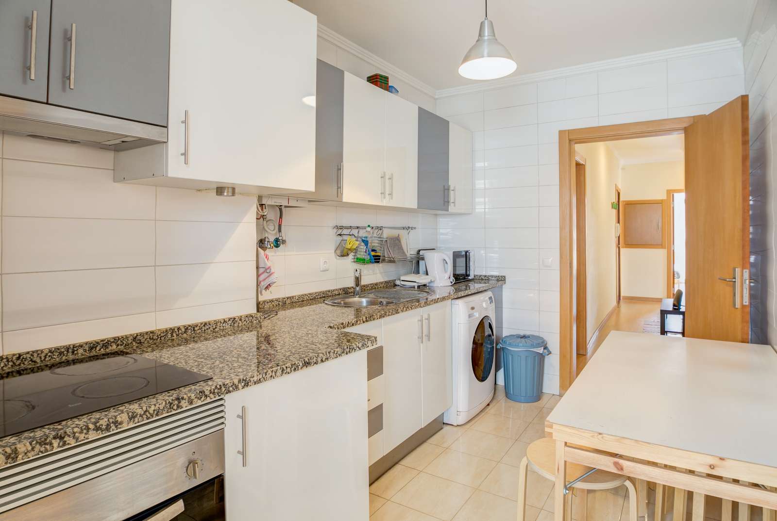 Double Bed in Rooms for rent in 6-bedroom apartment in Penha de França