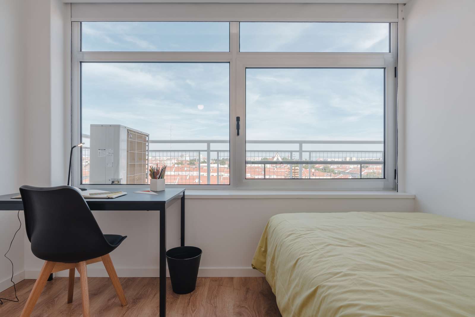 Double bed in Rooms for rent in student residence near ISCTE Lisbon University Institute in Alvalade