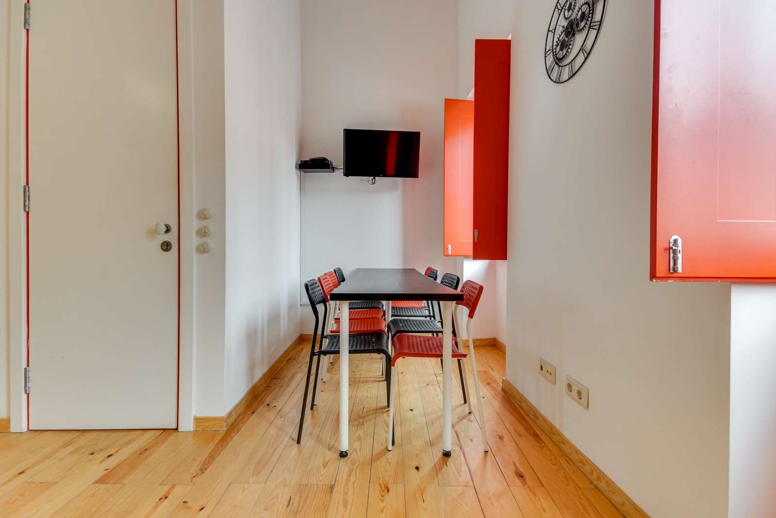 Attractive 2-bedroom apartment for rent close to Museum of Ethnology in Ajuda