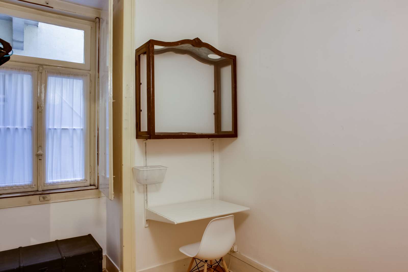 Single Bed in Rooms for rent in 6-bedroom apartment in Estrela