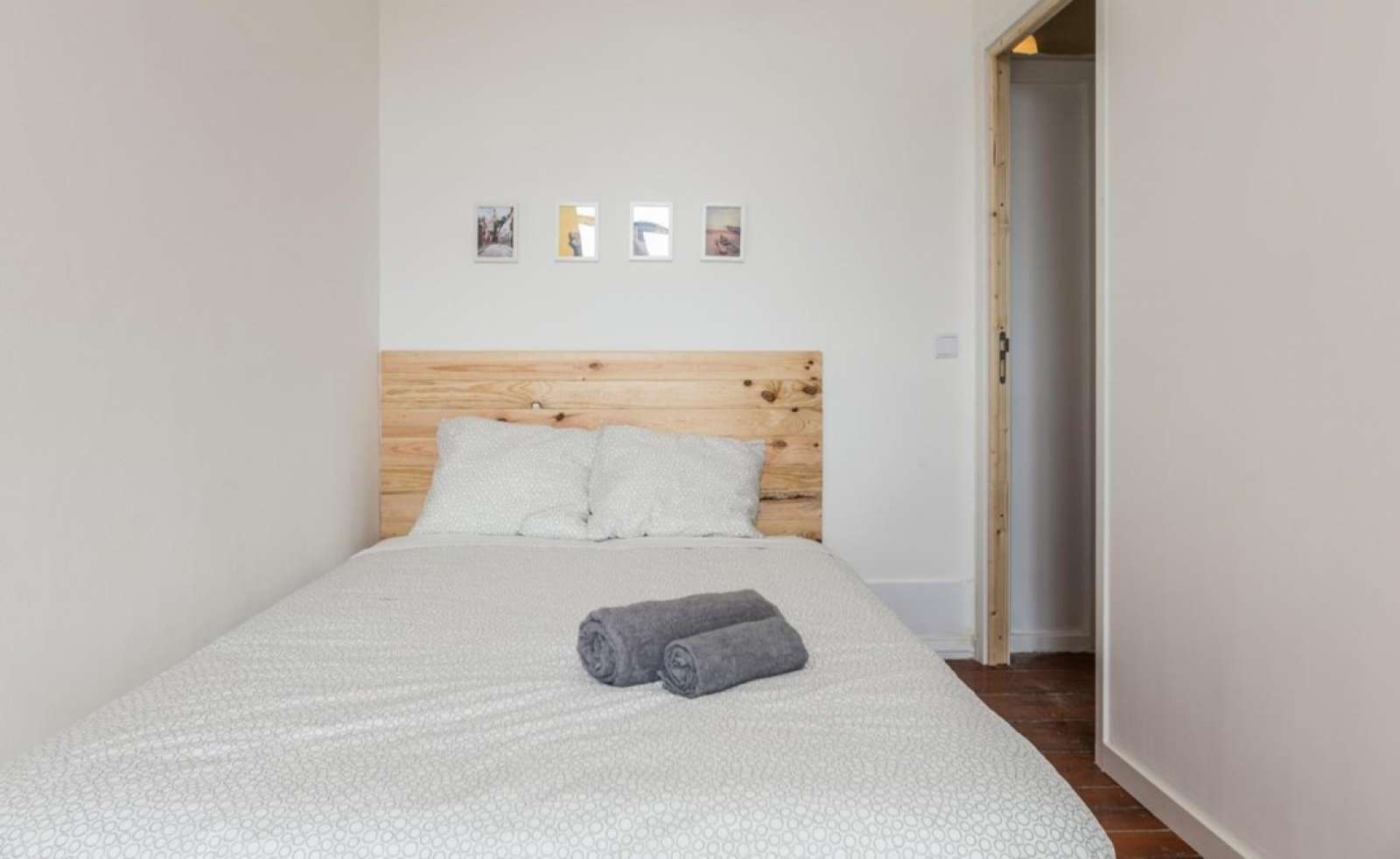 Double bed in Rooms for rent in 8-bedroom apartment near universities in Misericórdia