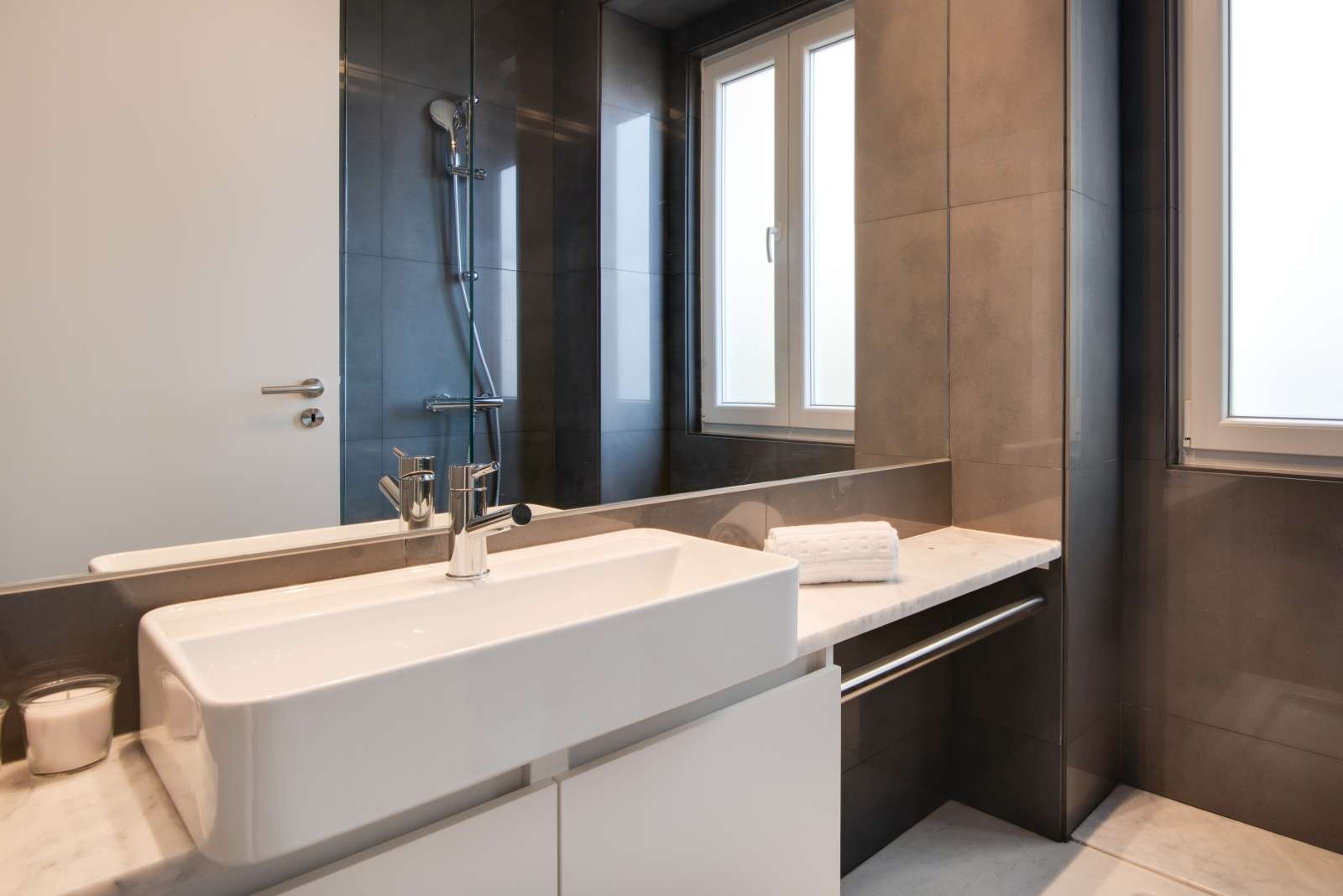 Stylish 3-bedroom apartment for rent near Monte Agudo lookout point in Penha de França