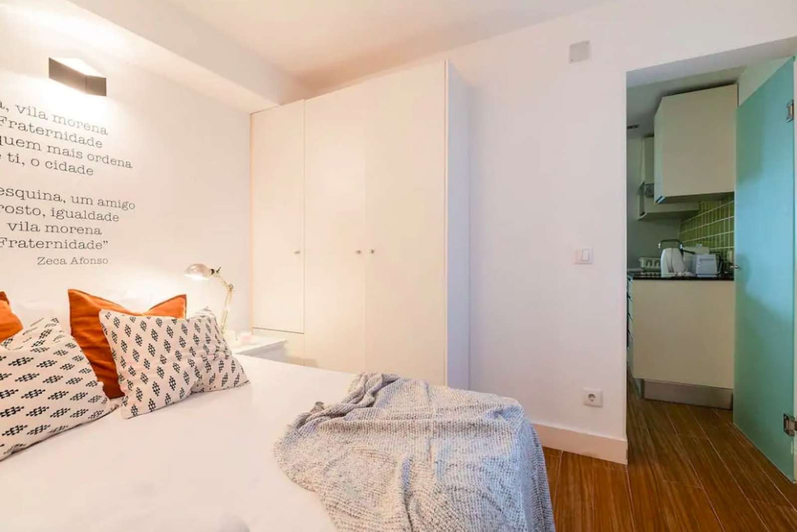 Sweet little 1-bedroom apartment for rent in characterful Arroios