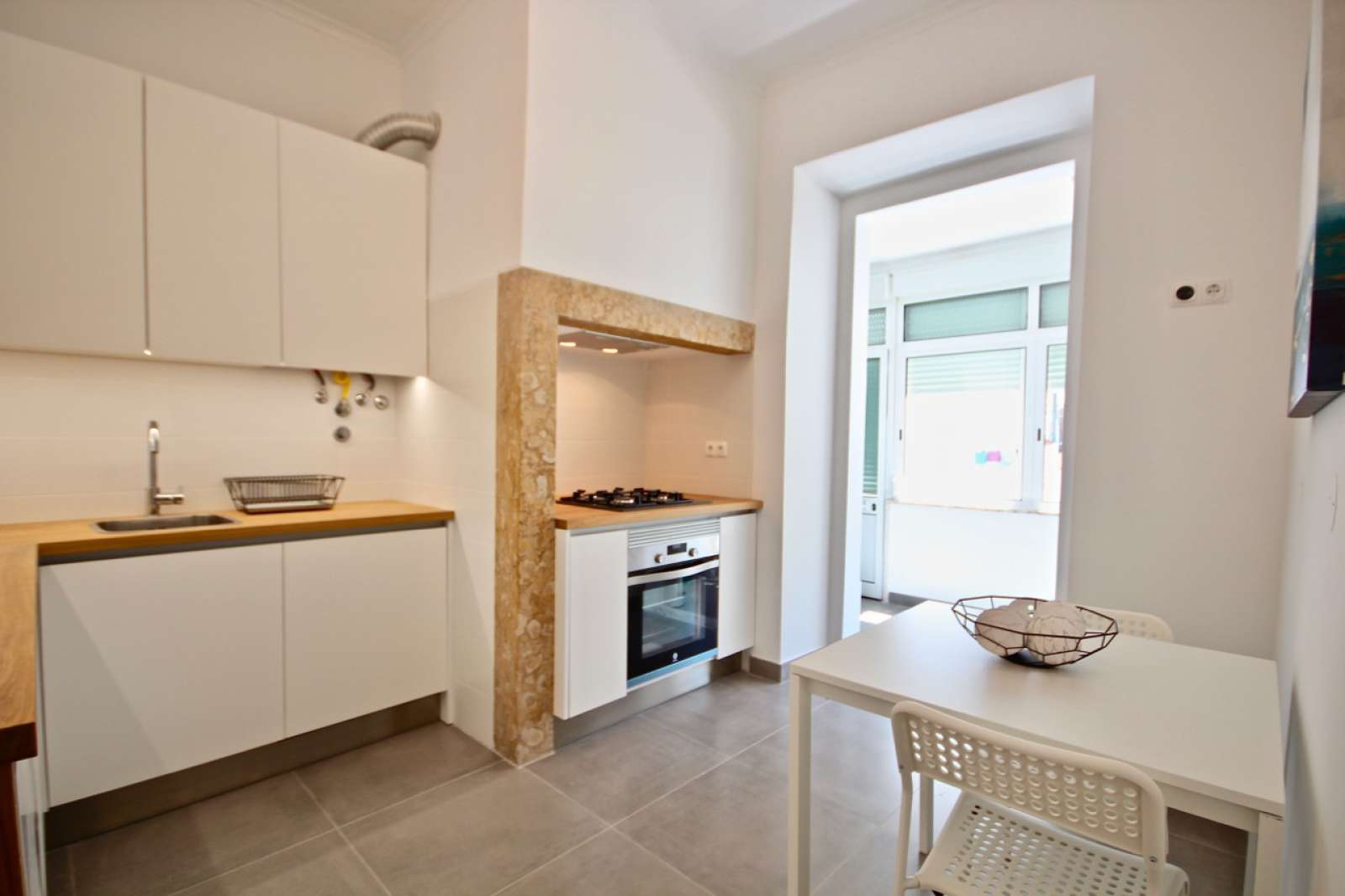 First-class 2-bedroom apartment for rent near Passevite Art Gallery in Arroios