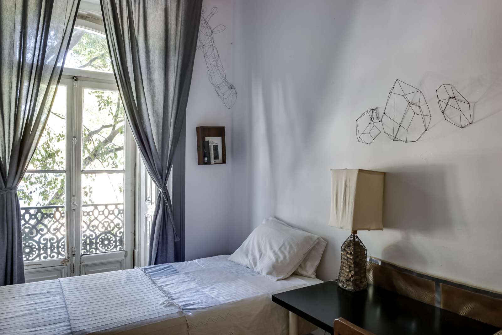 Single Bed in Rooms for rent in 6-bedroom apartment in Estrela