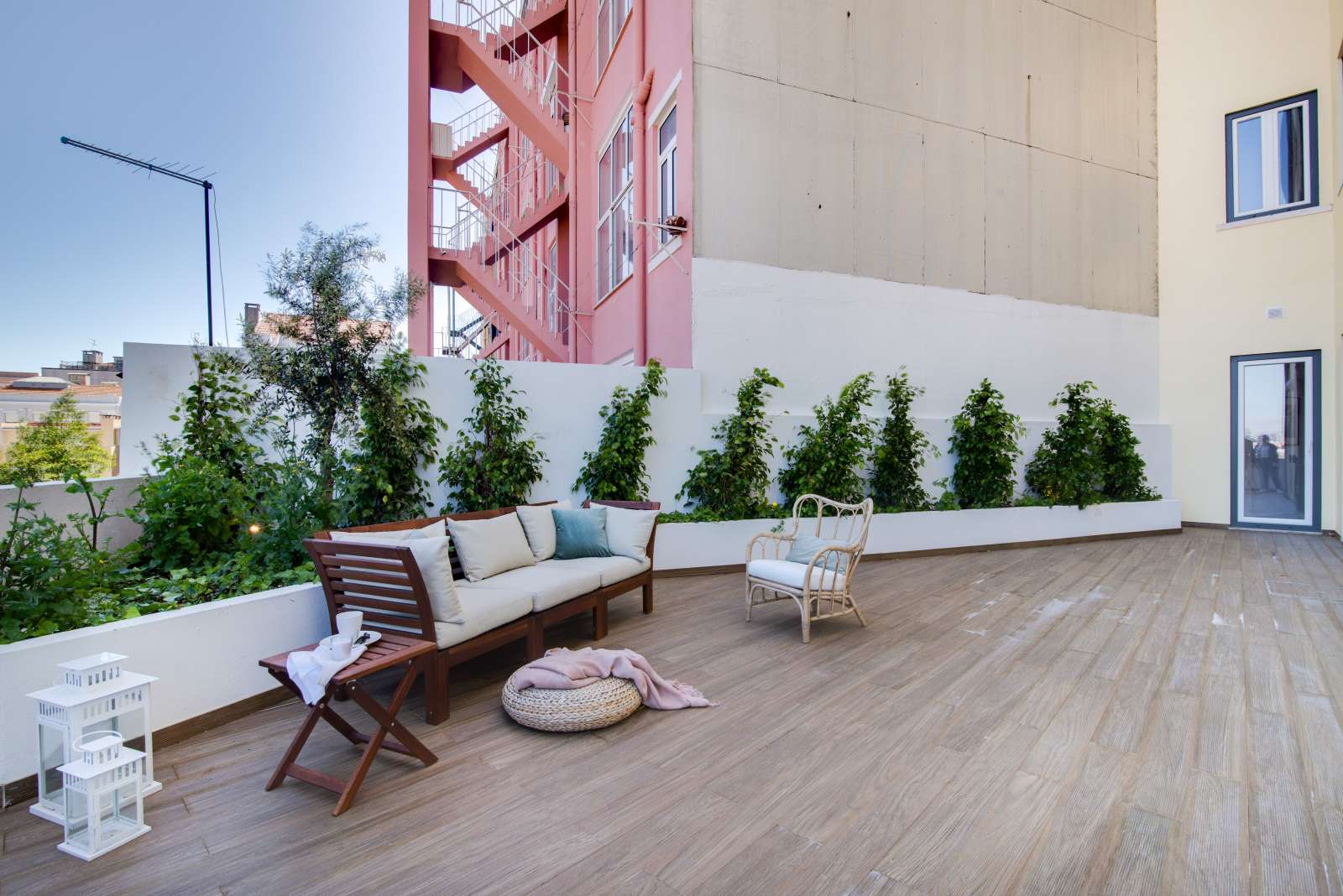 Stylish 3-bedroom apartment for rent near Monte Agudo lookout point in Penha de França