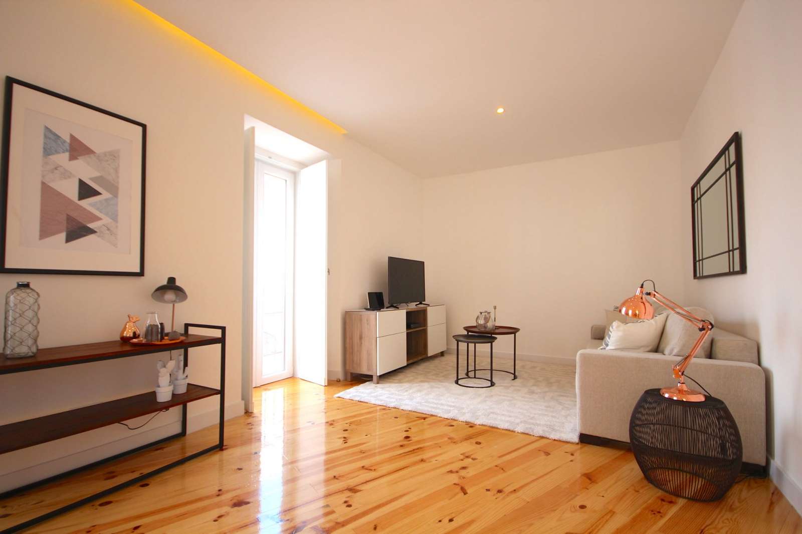 Nice 2-bedroom apartment for rent near Instituto Superior Técnico in Arroios