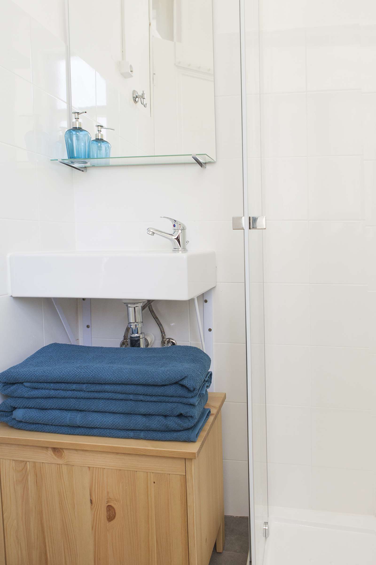 Double bed in Nice rooms for rent in 7-bedroom apartment near Nuno Álvares Garden