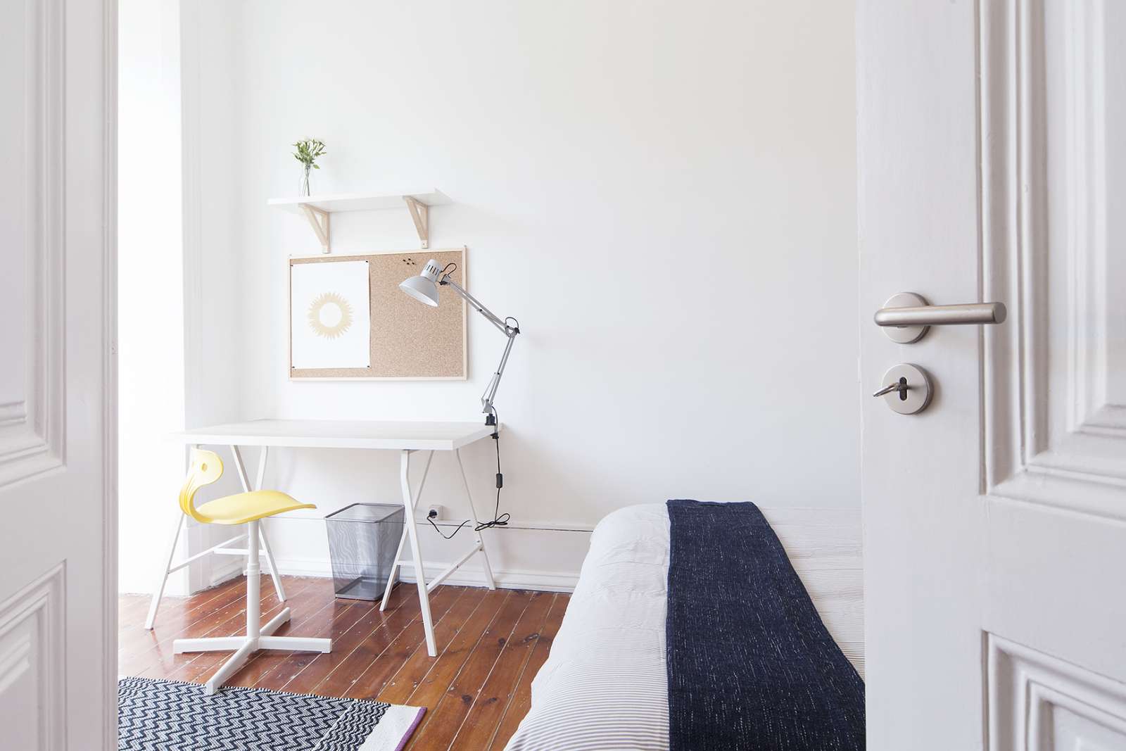 Double bed in Nice rooms for rent in 7-bedroom apartment near Nuno Álvares Garden